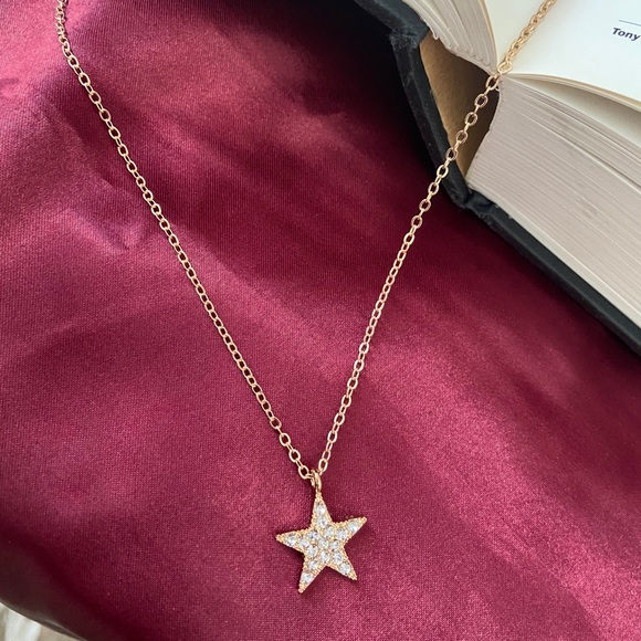 Star Pendant Necklace - Picture 4 of 8